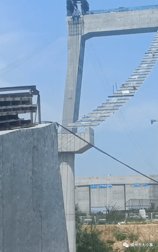 横州大桥"猫道"铺设···_施工_索鞍多_项目