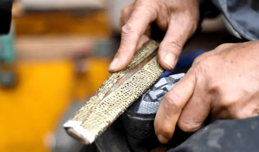 名家名作李娟补鞋能补出的幸福