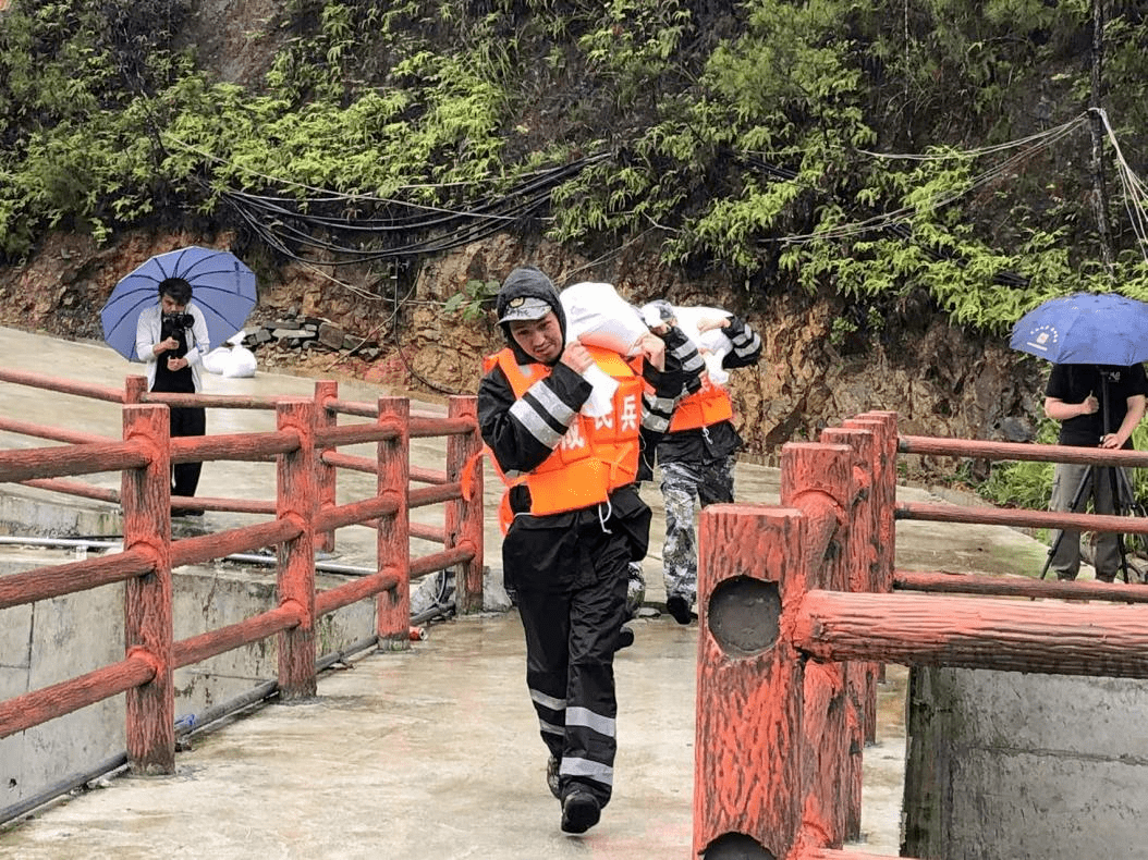 "以练为战"筑牢汛期安全防线——文成县黄坦镇开展防汛抢险应急演练