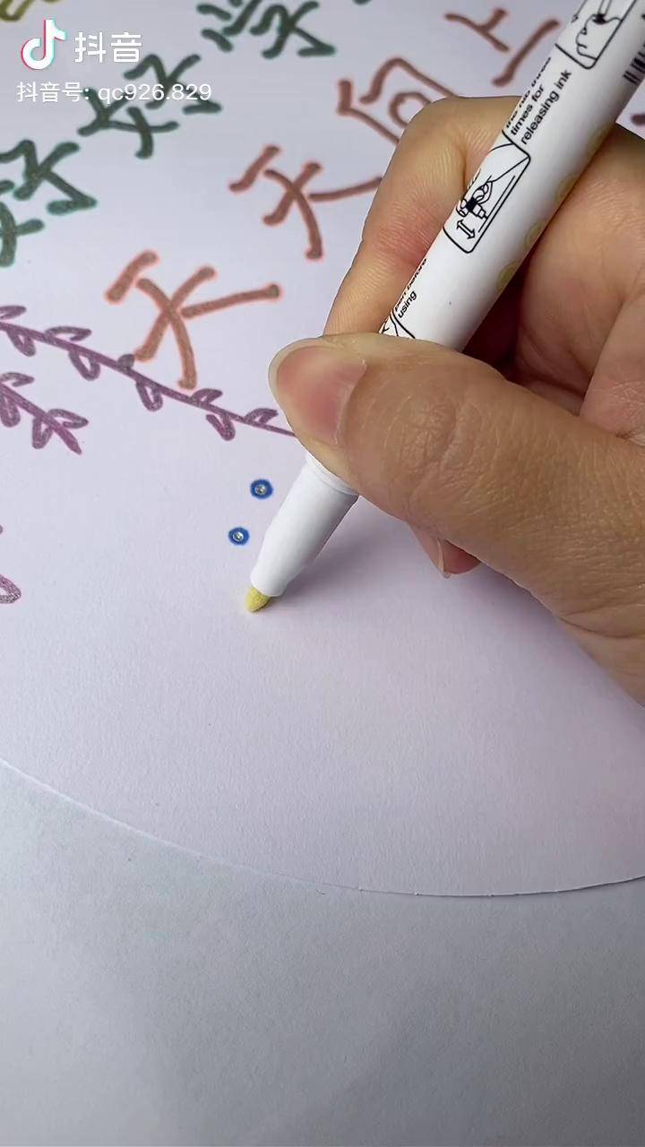 美术老师推荐的轮廓笔 不论是写字还是画画,样子都是布灵布灵的,很