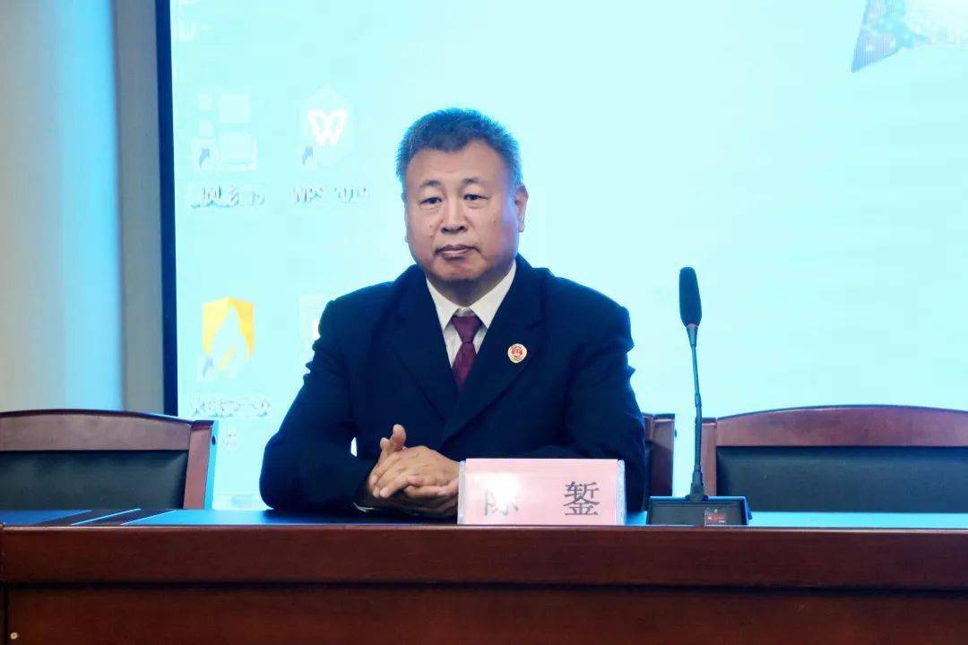 曹县: 织密未成年人"保护网"为全县教育系统作专题法治培训_报告厅