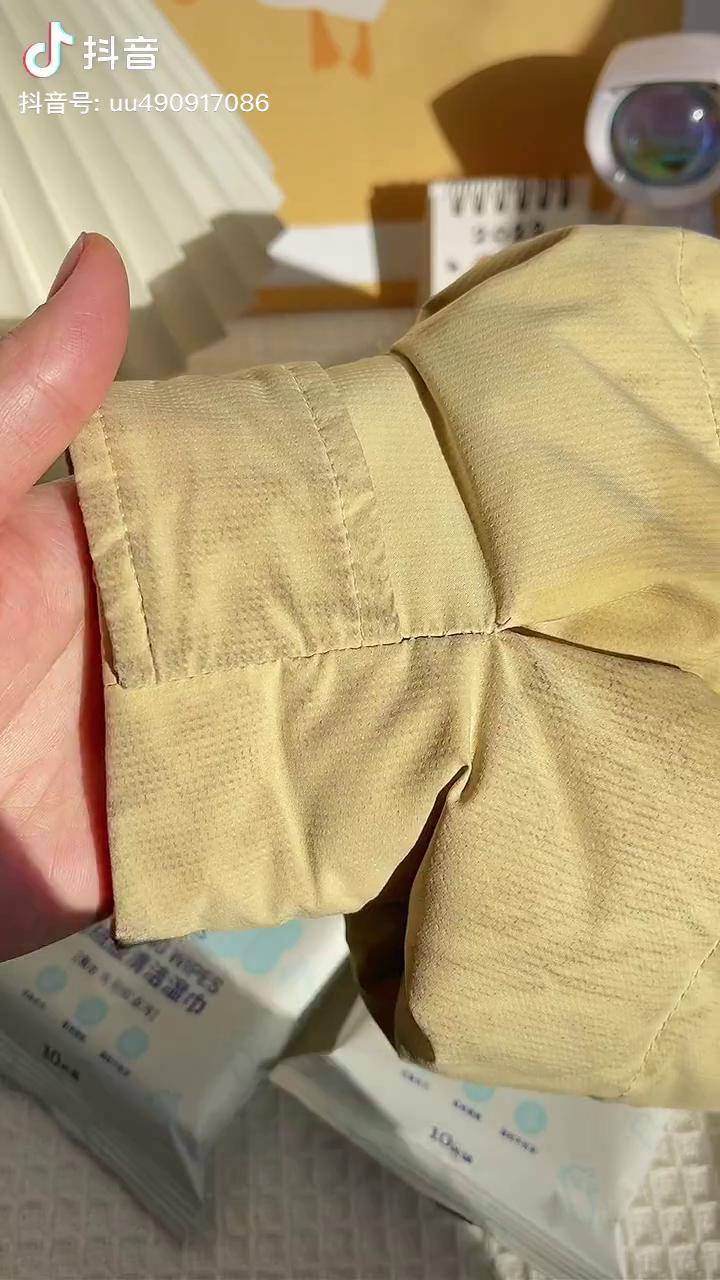 羽绒服棉服不能经常洗袖口领口脏的地方就用清洁湿巾擦一擦擦的干净还