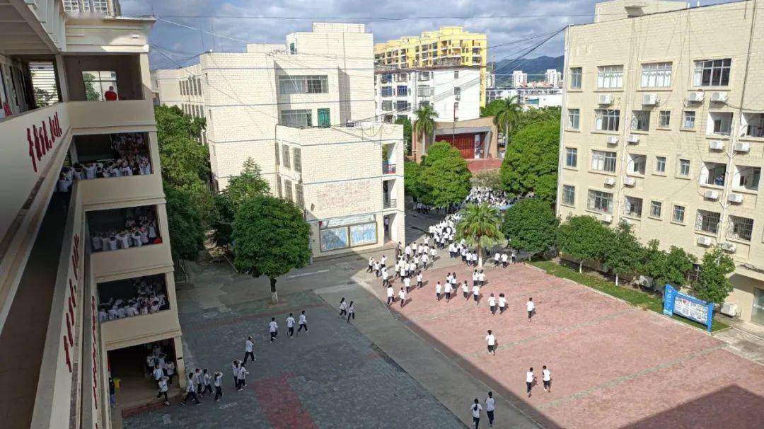 上思县实验中学开展防震减灾演练_应急_黄思_教育