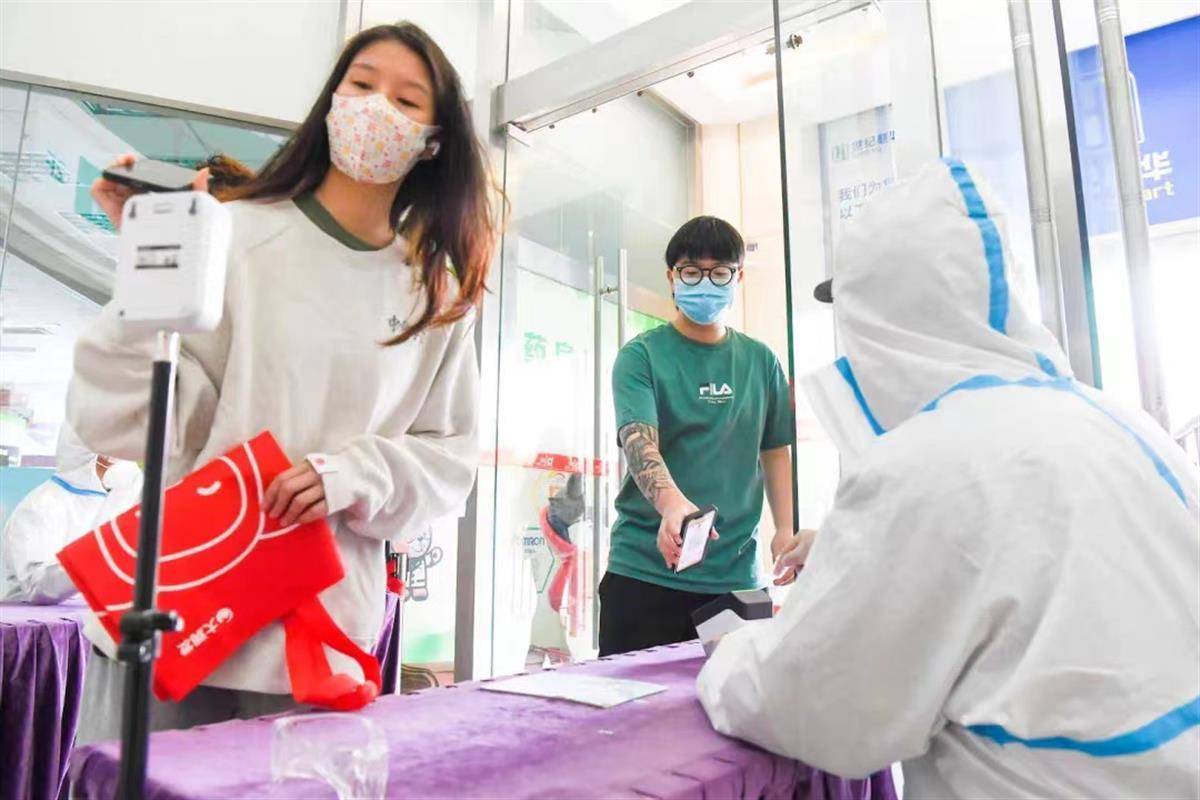 上海复工观察：部分商家开门营业_小区_出入证_工作