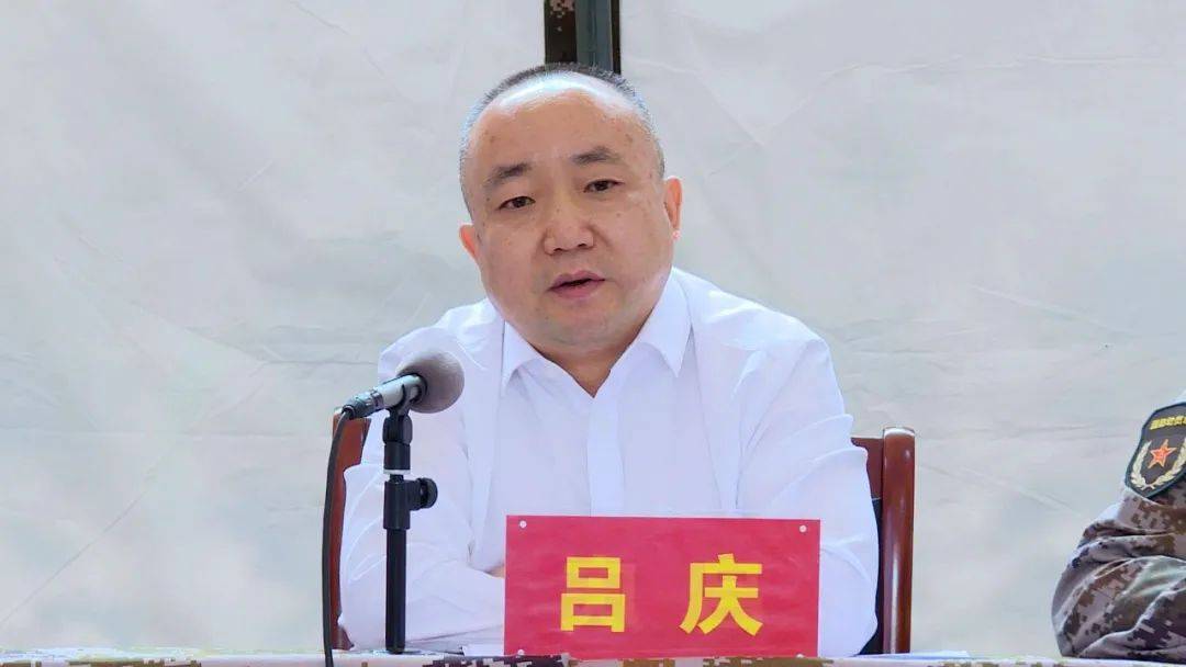 普定县委书记,县人武部党委第一书记吕庆讲话调研中,吕庆一行实地查看