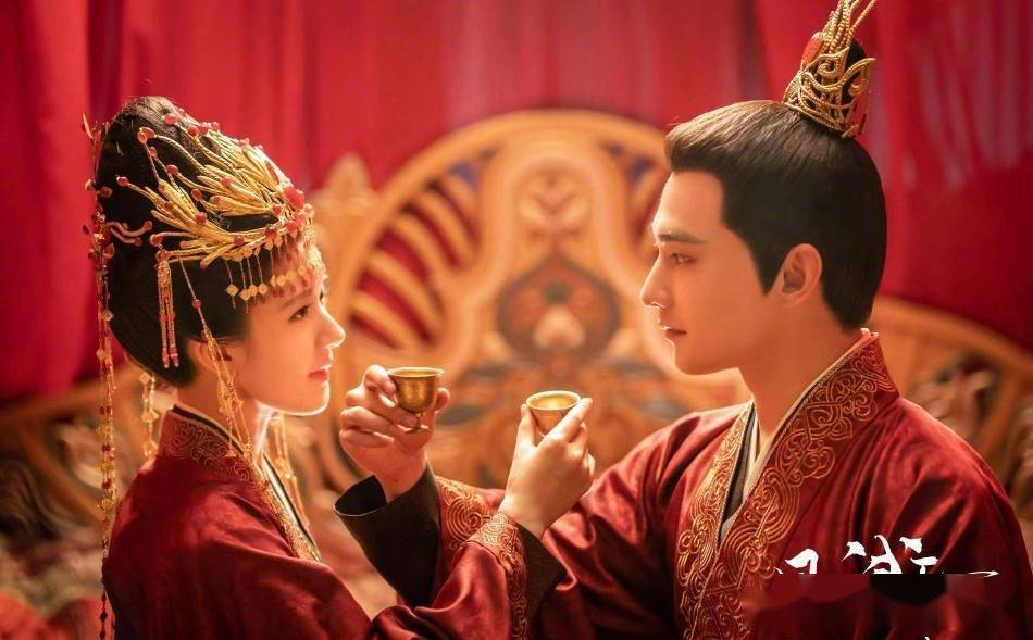 杨洋赵露思且试天下大婚剧照释出深情拥吻氛围甜蜜