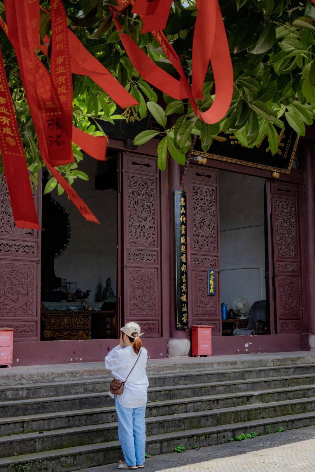 拜佛求子喝茶打卡重庆最古老的寺院5块钱就能普度众生