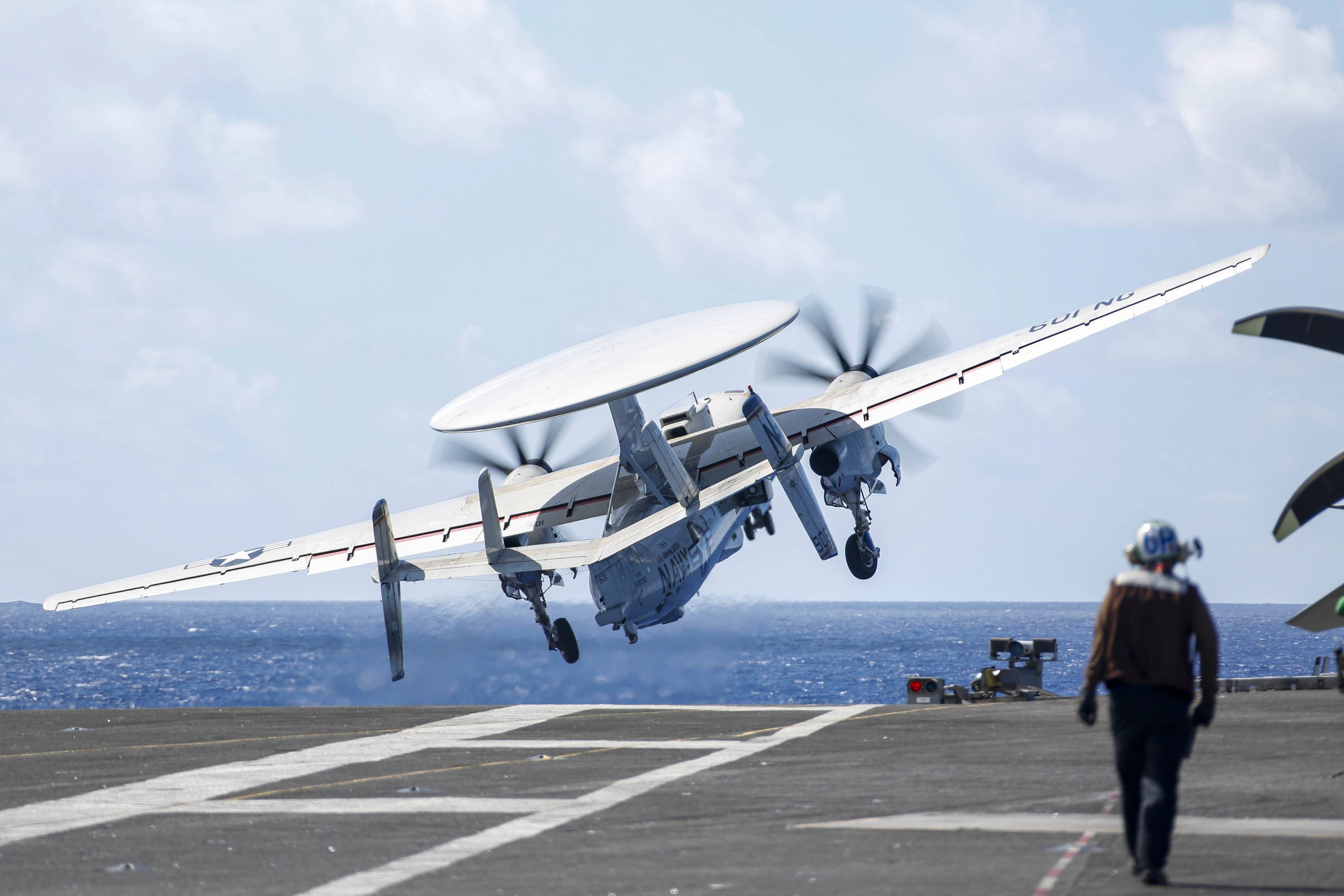 日防卫省解放军两架轰6轰炸机飞越宫古海峡现身菲律宾海上空