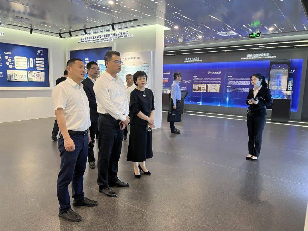 桐乡市副市长徐刚一行到嘉兴科技城南湖高新区调研交流