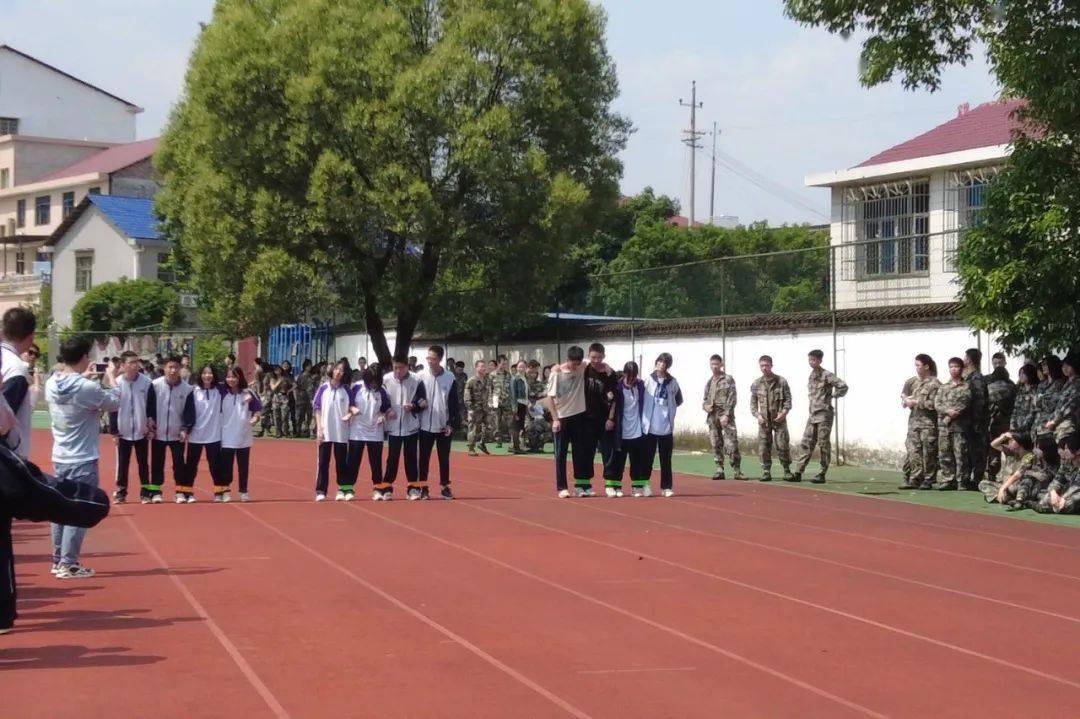 心向陽光樂享成長瀏陽三中舉行心理趣味運動會