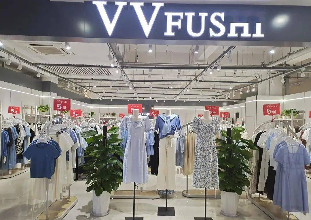 vvfushi融合了欧洲时尚,罗马建筑艺术,浪漫音乐元素,以独特的混搭概念