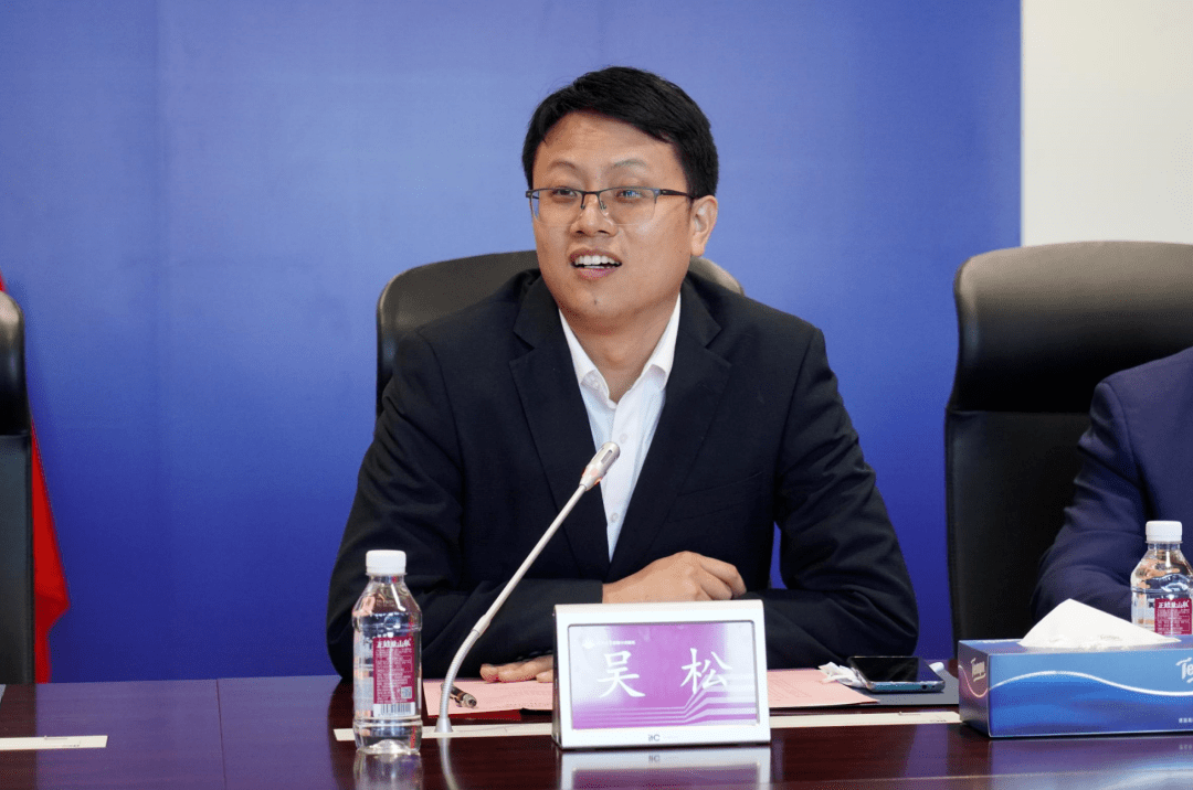 据医院院长吴松介绍,首批爱心车队共有13支车队,超过500名出租车司机