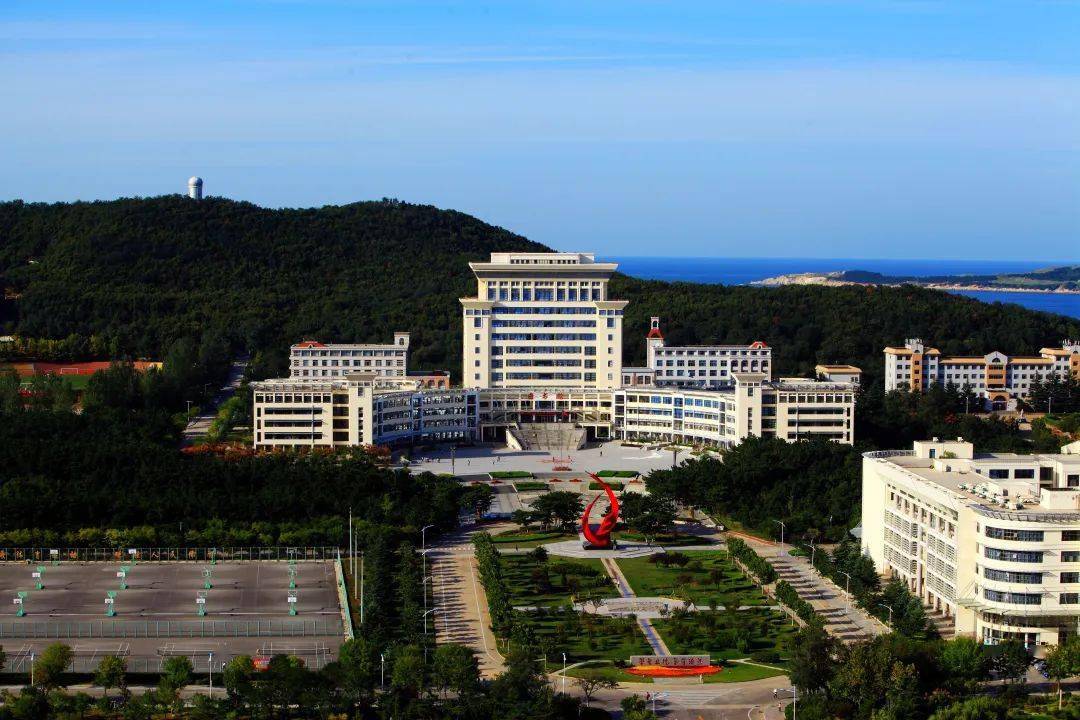 摄影:杨云雷山东大学青岛校区图书馆摄影:杨云雷山东大学中心校区图书