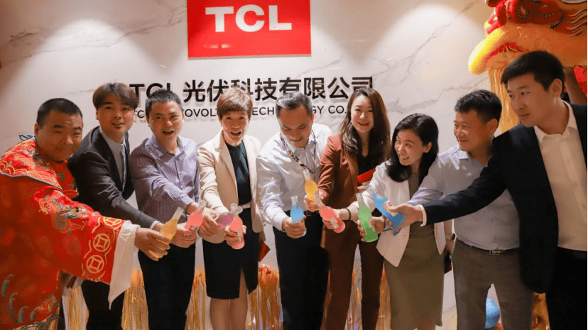 tcl实业ceo杜娟,tcl光伏科技有限公司总经理王国光为仪式共同揭牌.