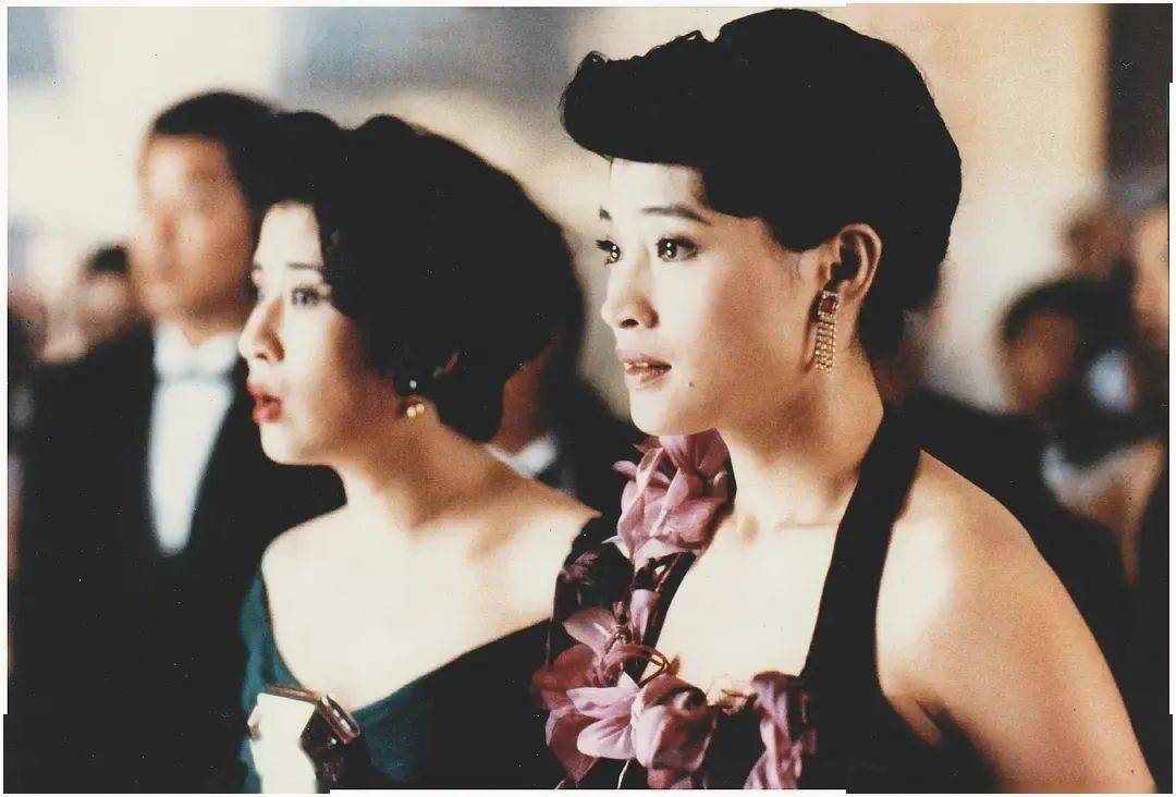 在电影《上海滩赌圣》,方季惟担任台湾版女主角,搭档周星驰,和当时