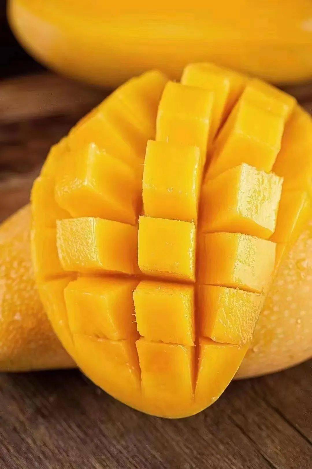 个头比脸还大的海南金煌芒果核比硬币还小肉厚多汁嫩滑无筋好吃到爆