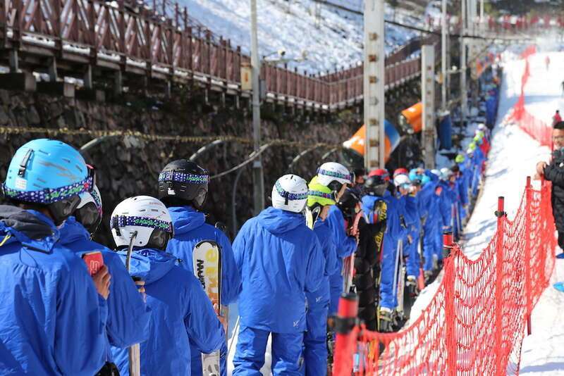 “中国凉都”的旅游热：很多游客受冬奥会影响到这座贵州小城滑雪