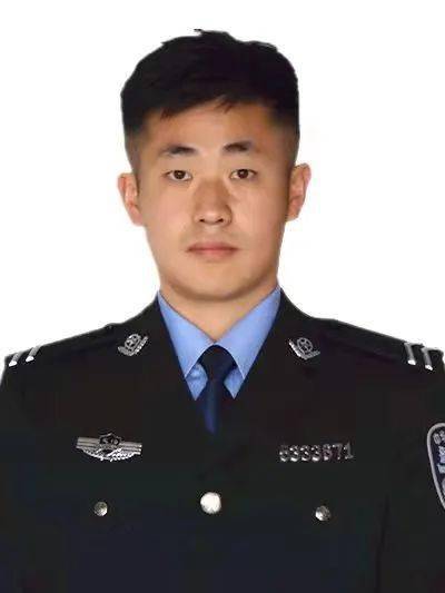 成为中华人民共和国人民警察,献身于崇高的司法行政事业……穿上警服