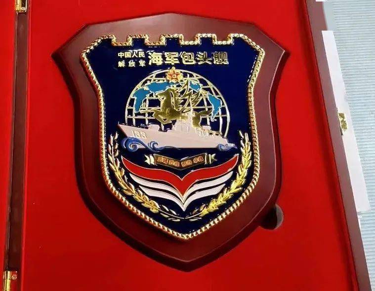 "包头舰"上的包头造_舰徽_精神_舰炮
