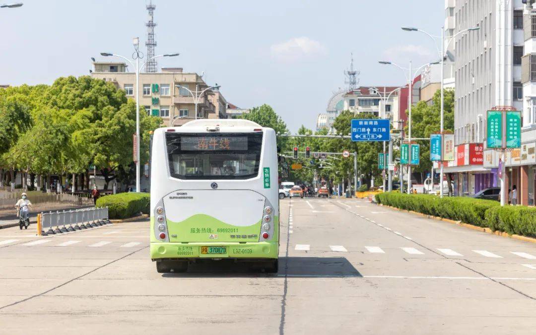 島內巡遊出租車重新出現在街頭.