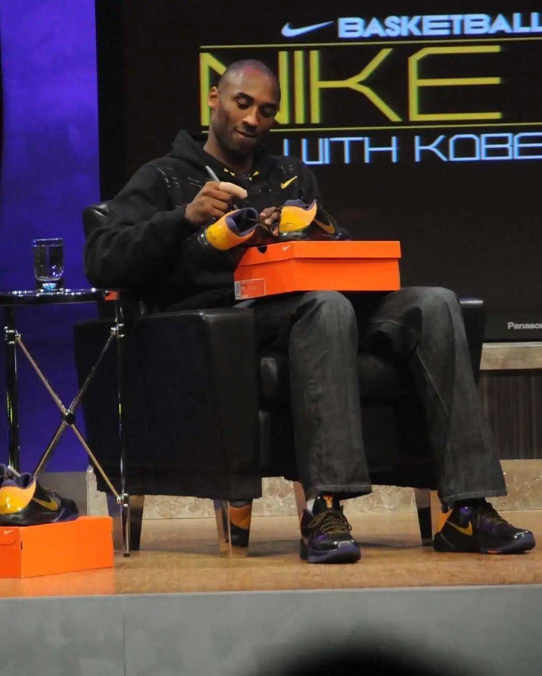 年度鞋王还上了周杰伦mv这也太有牌面了