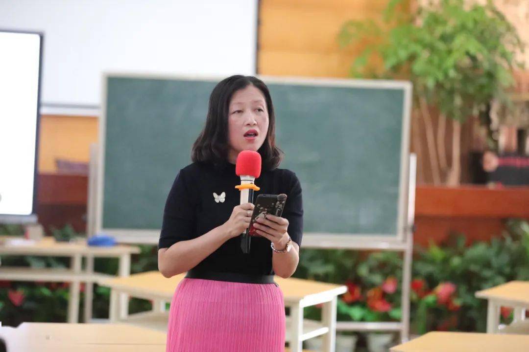 历史课云游中国名胜在这堂课上,王格老师让同学们化身"小导游",运用