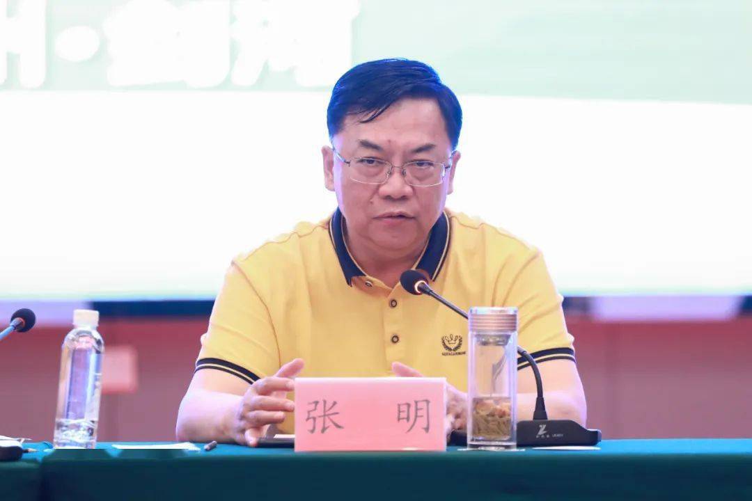 黔东南州人大常委会副主任陆再义,中共剑河县委书记袁尚凯及省,各市