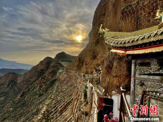 青海最古老藏传佛教寺院之一夏琼寺：建筑群蔚为壮观