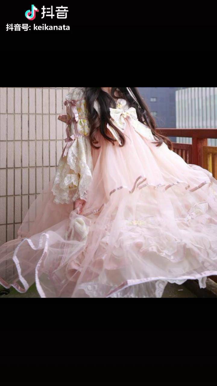 lolita和平之春分享头像转了十多圈才拍出来的