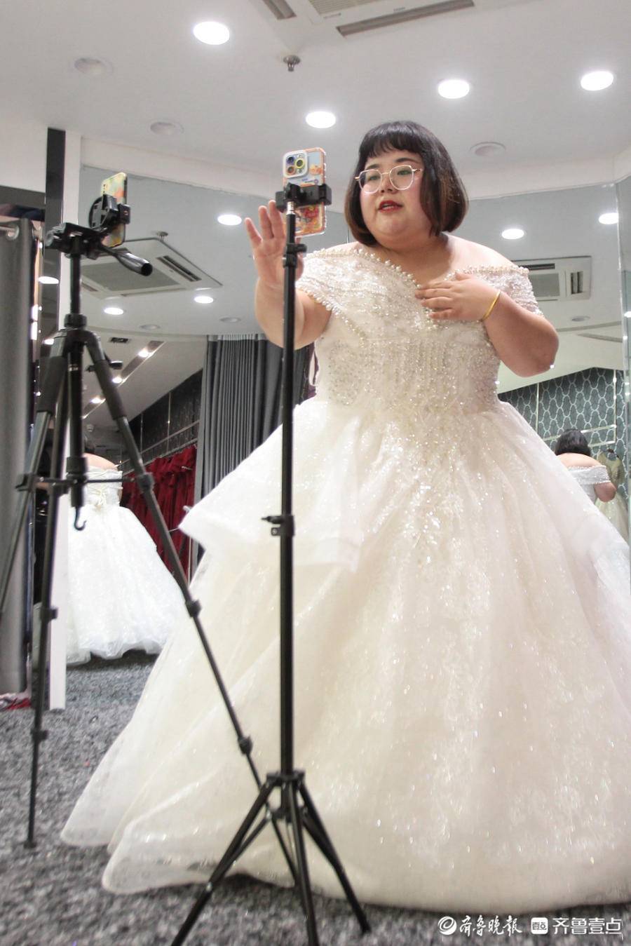 拾光|济南姑娘开大码婚纱店,帮胖女孩儿圆婚纱梦_王韵杰_直播_款式