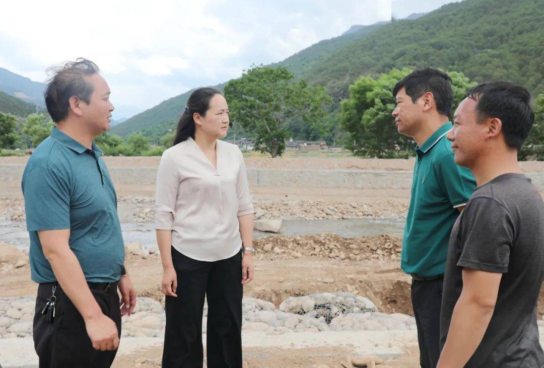 【玉龙头条】县政府主要领导率队到西部乡镇调研_秋珍_塔城_工作