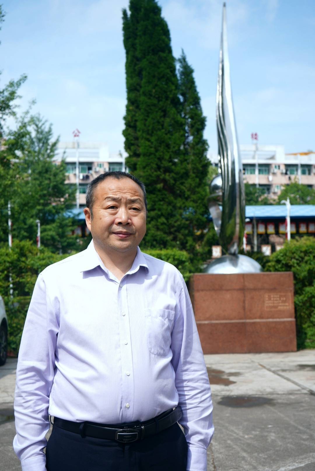 资阳市安岳中学教师陈家武继续做晨兴理荒秽带月荷锄归的教育农夫丨