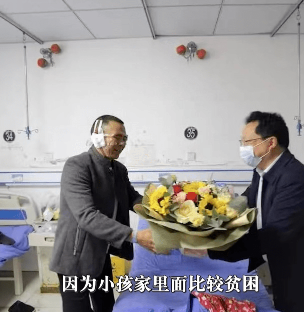 宜宾一退伍军人飞身救下两小孩,自己全身多处受伤,撕裂_王家书_孩子