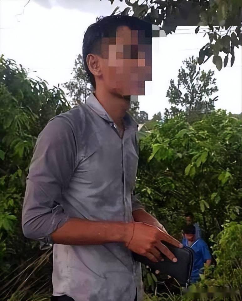 中国男子柬埔寨腰斩图片