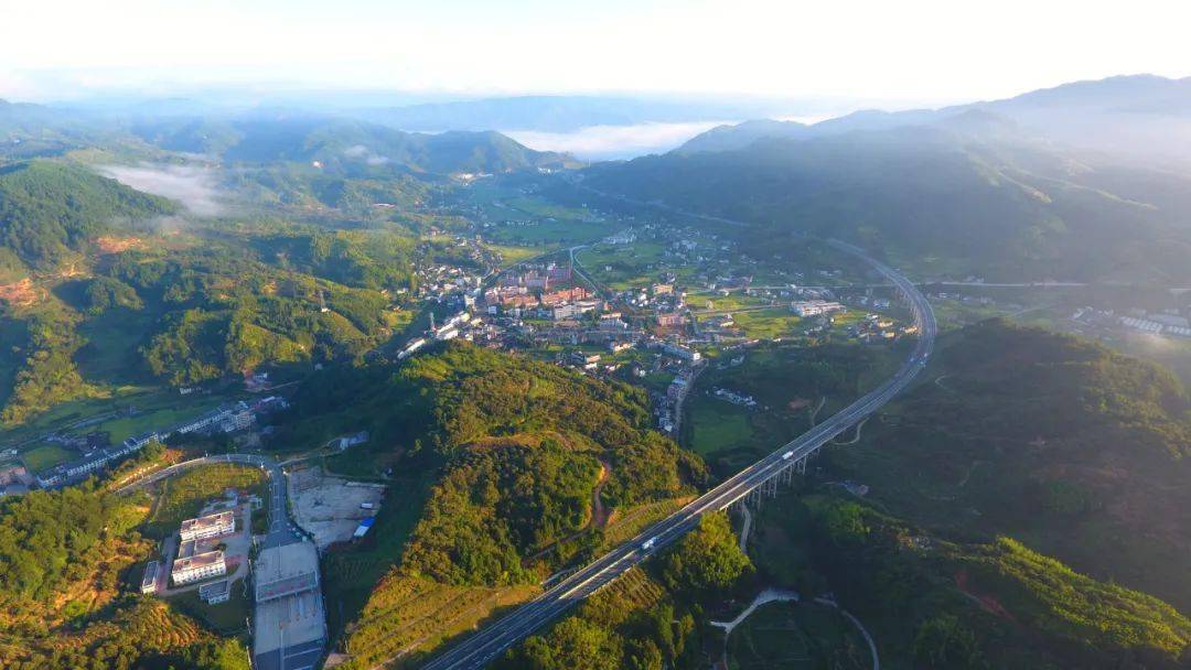 我们的新时代德化福地上涌生态古镇