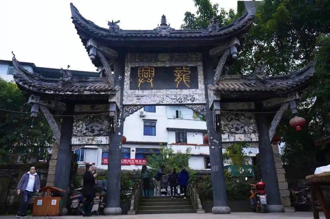 让我们一起期待更有韵味的古镇亮相……龙兴古镇正在升级改造为了给