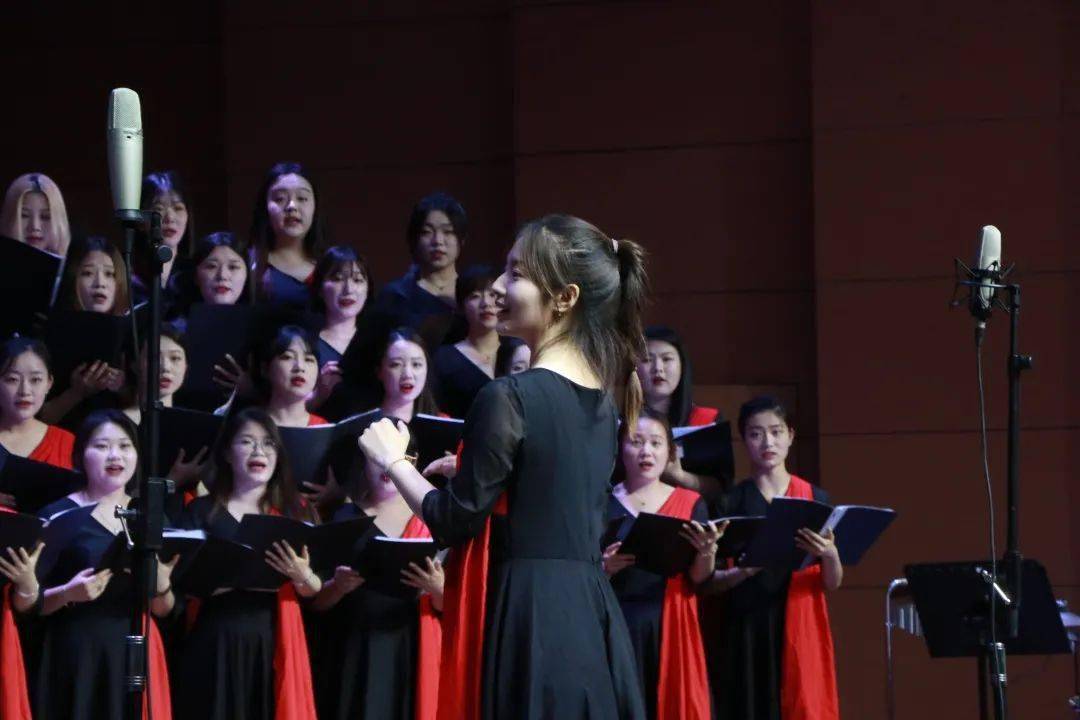 团毕业团员,2019级合唱排练与实践合唱团和临沂大学合唱团献唱,潘鹏