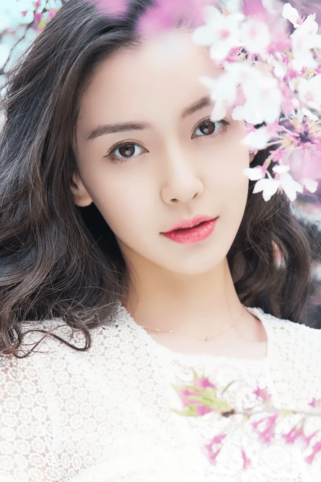 杨颖五官精致卡姿兰大眼睛