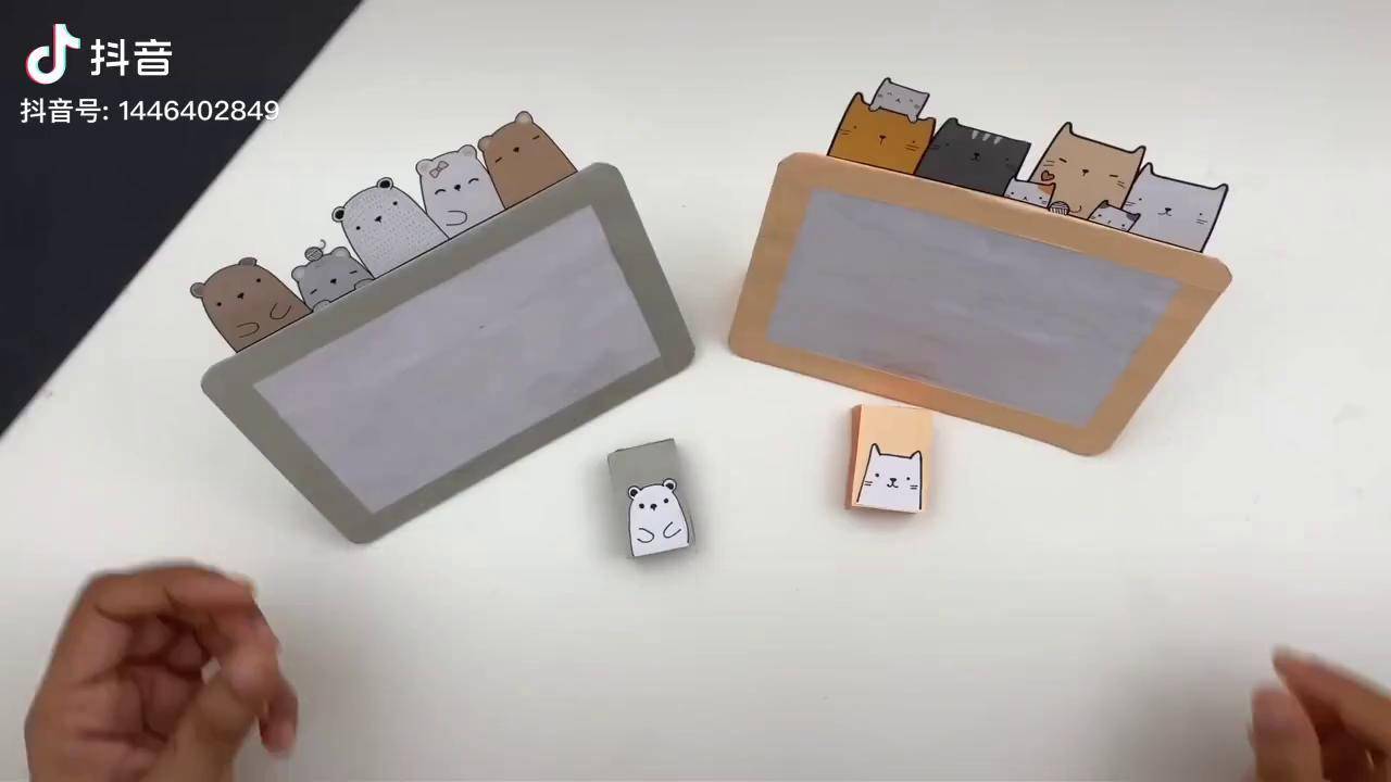 今天我们来制作一个迷你小画板看起来非常有趣儿童手工一起做手工创意