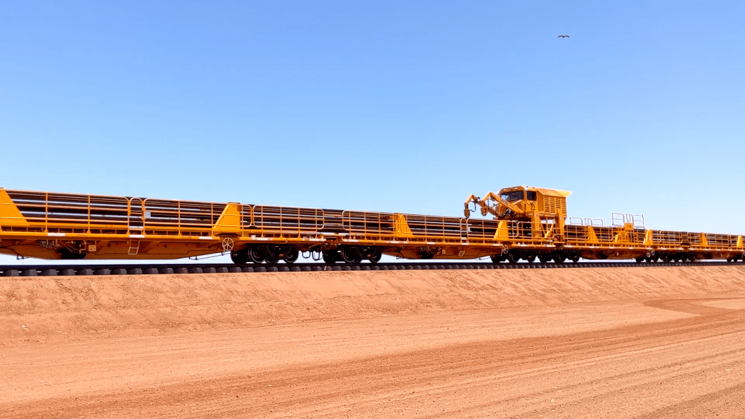  澳大利亚力拓400米长钢轨车组 > 沙鲅铁路100米长钢轨运输车组 >左右