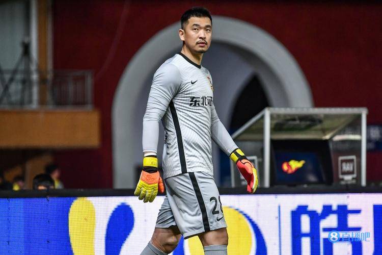 足球报石笑天将加盟河南嵩山龙门完成冬窗转会第三次选择