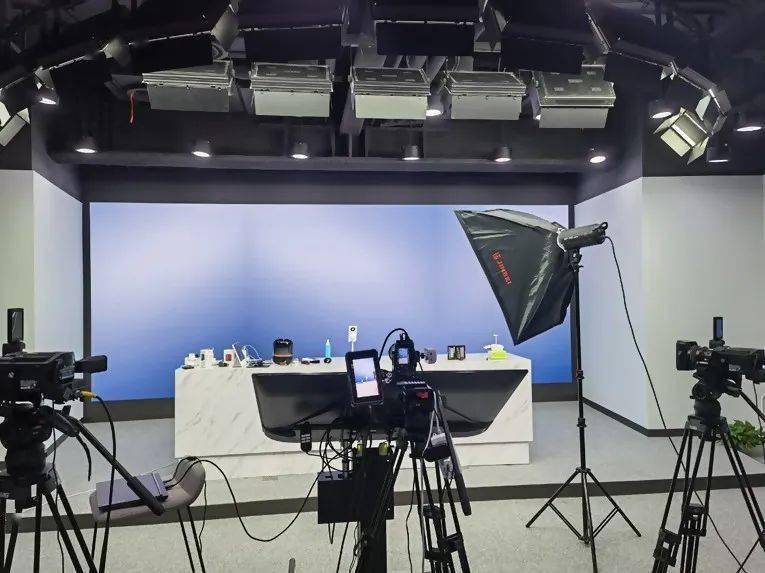 321上链接我在华为官方直播间做带货主播