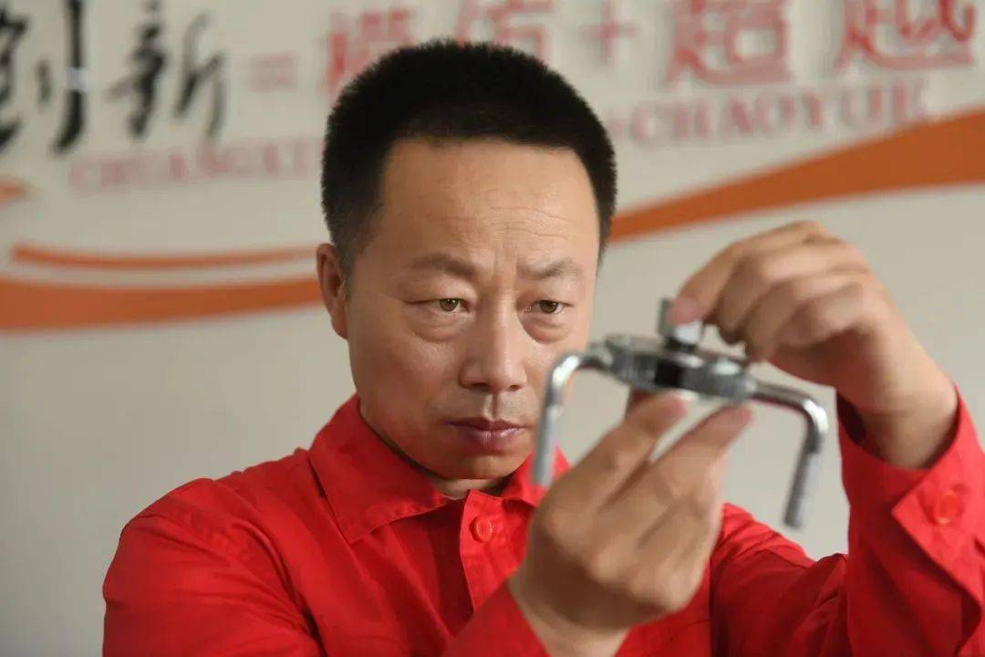 匠心述艺丨钻工兄弟喜爱的革新达人_钻井_周万成_大庆油田