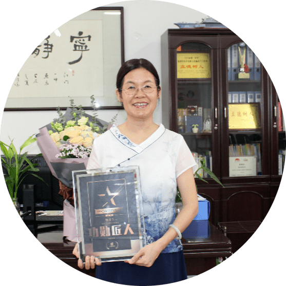 殷丽萍广东第二师范学院三级教授,广东省百名优秀德育教师,原广东省中