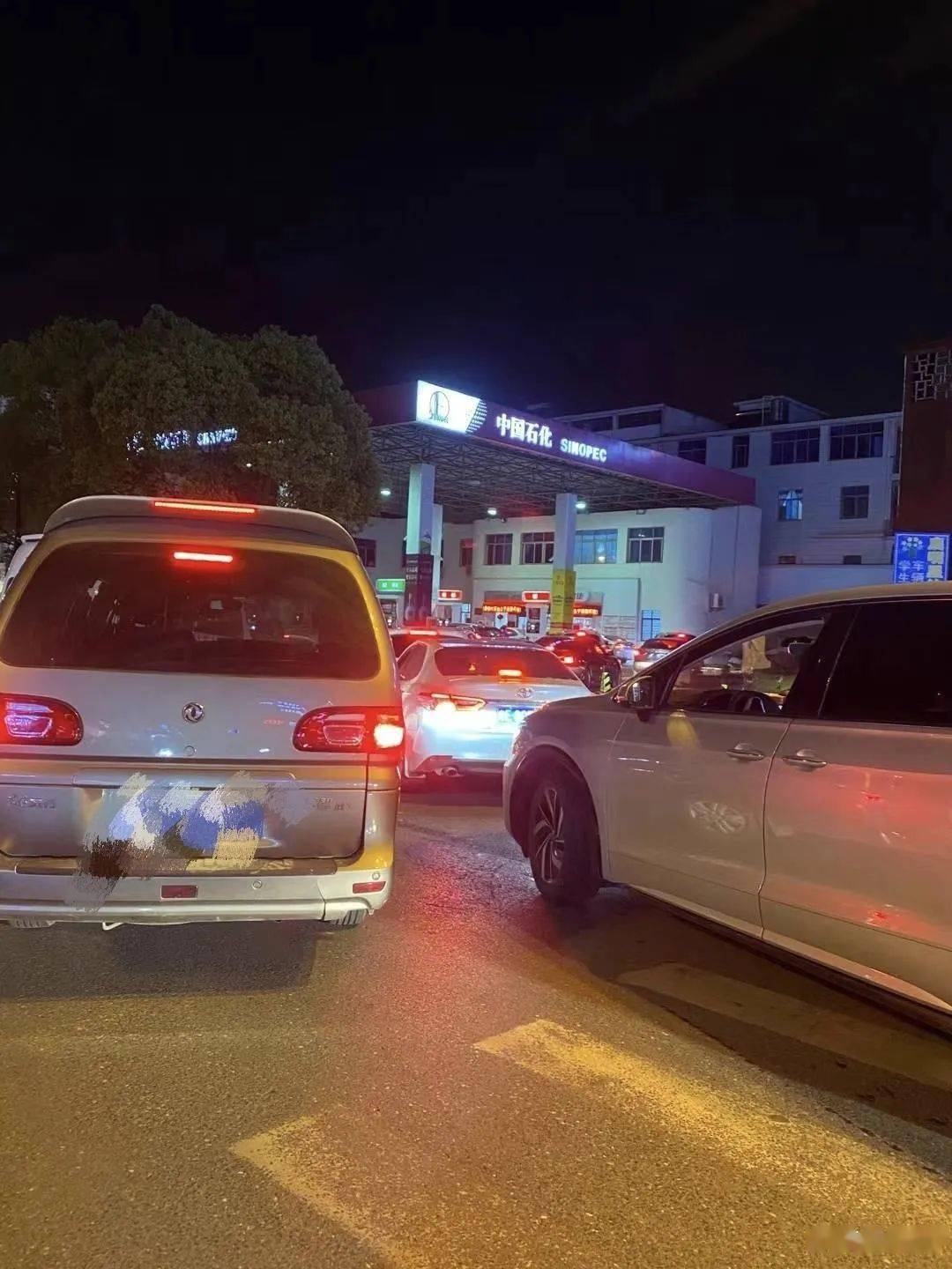 出租车最多12次▼乘坐公交100次▼100块钱能买一个普通家庭两天的蔬菜