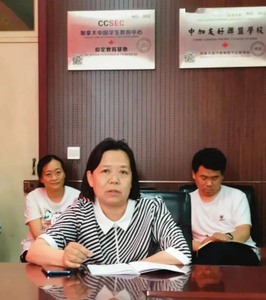 主任 郭锦高爱德星教育集团总督学 张谦兰张玉萍与数学学科主任郭德才