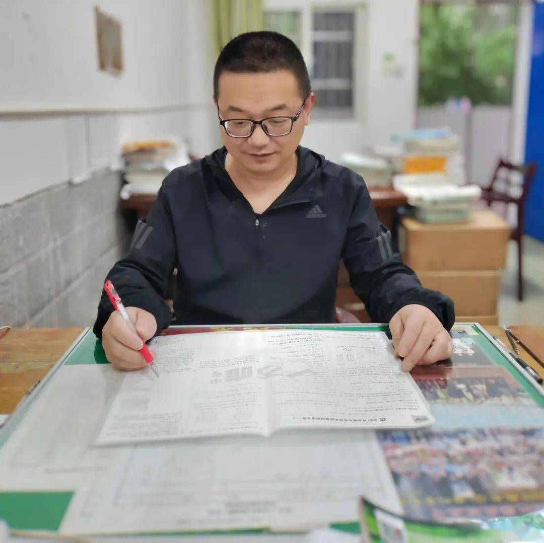 泾县二中优秀教师风采叶虎滋兰树蕙不辍耕耘树人逐梦无问西东