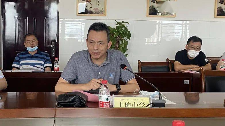 上塘中学校长杨志坚发言灌口交警中队队长尧全宝同志针对以上问题提出
