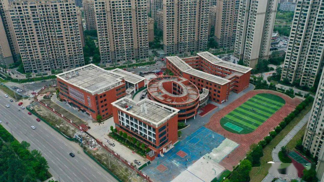 广汉市金雁小学图片图片