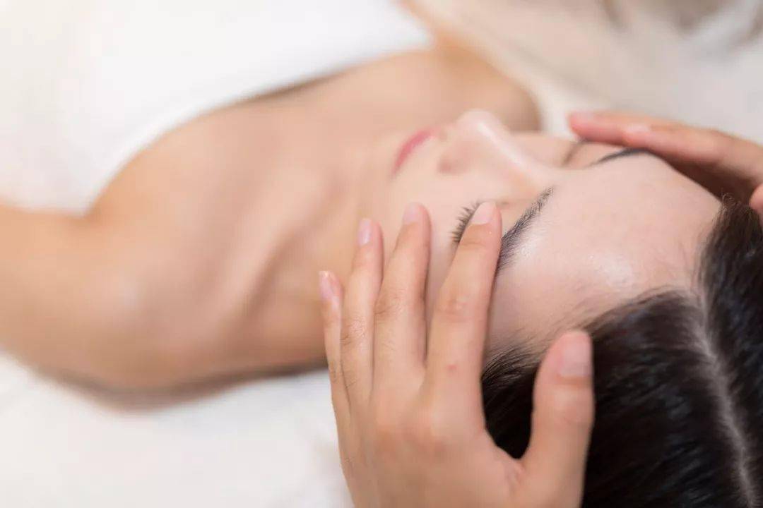 面部刮痧刮出好容颜